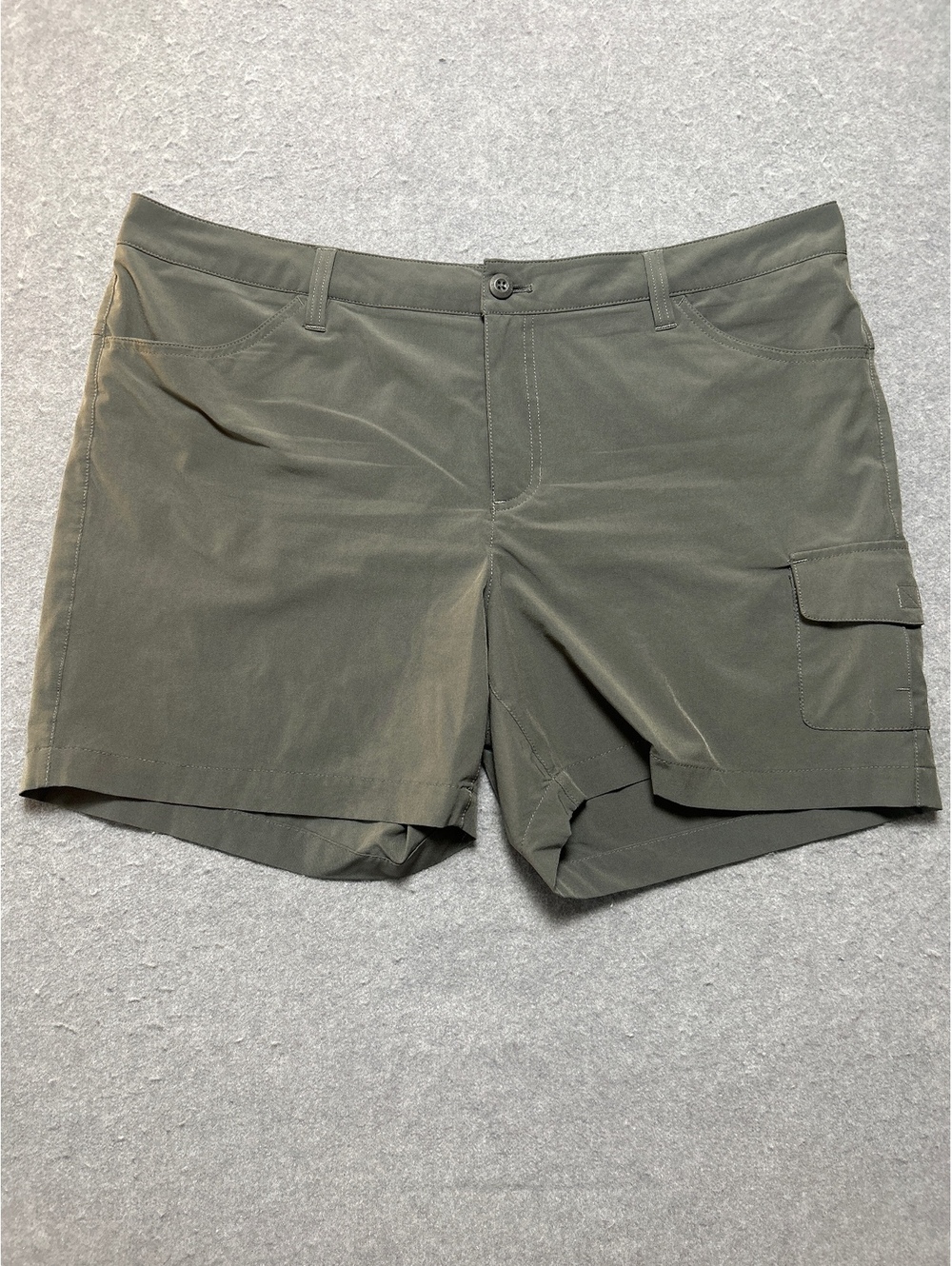 Eddie Bauer Women's Cargo Shorts Size 18 Olive Green
